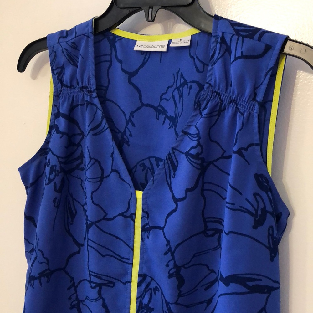 NWOT V-neck print blouse, size S